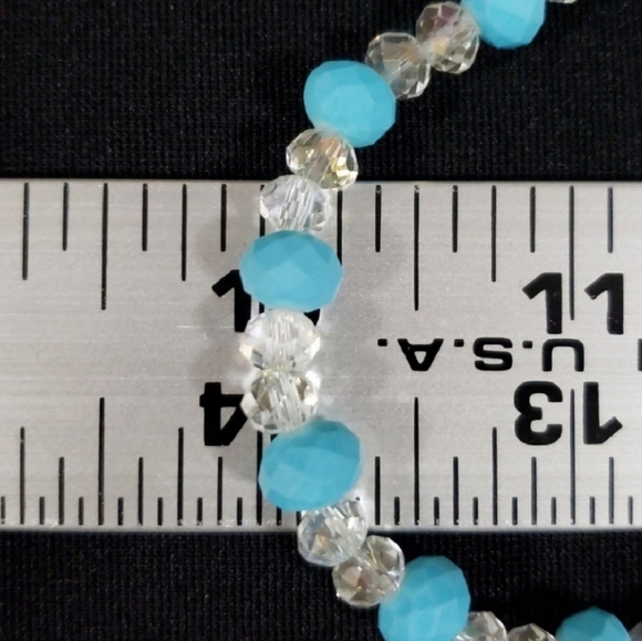 CRYSTAL WHITE AND BLUE BEAD STRETCH BRACELET HANDMADE - Picture 4 of 6